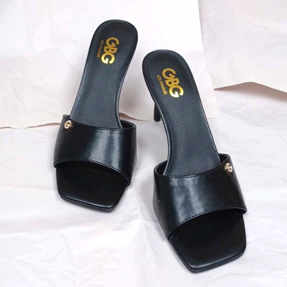 Black heels beautiful no back G insignia fake diamonds on each shoe, all there.